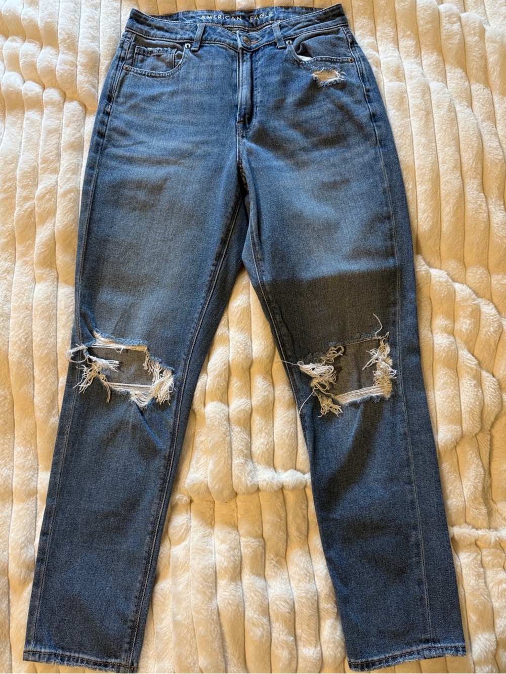 American Eagle Outfitters Size 4R Distressed Boyfriend Jeans - Blue Ripped Knees